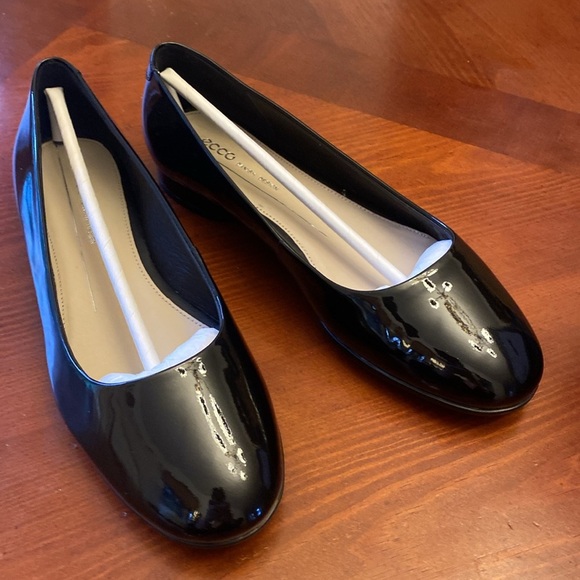 7-7.5 Ecco Anine Women’s Ballet Flats Black Patent Leather - Picture 3 of 6